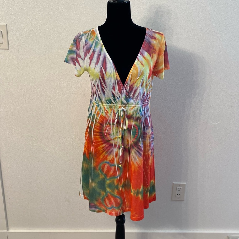 Tiki Palm Short Sleeve V Neck V Back Heart Tie Dye Dress Size XL (M to L Fit)